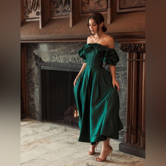 MAC DUGGAL
Emerald Off The Shoulder Tea Length Dress - Picture 3 of 16